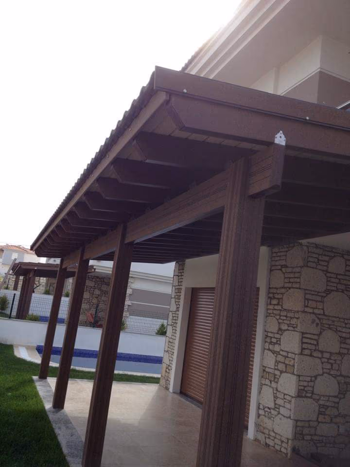 Veranda çatısının alttan görünümü
