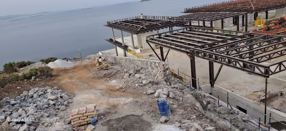 Saha montajında çelik çatı taşıyıcıları