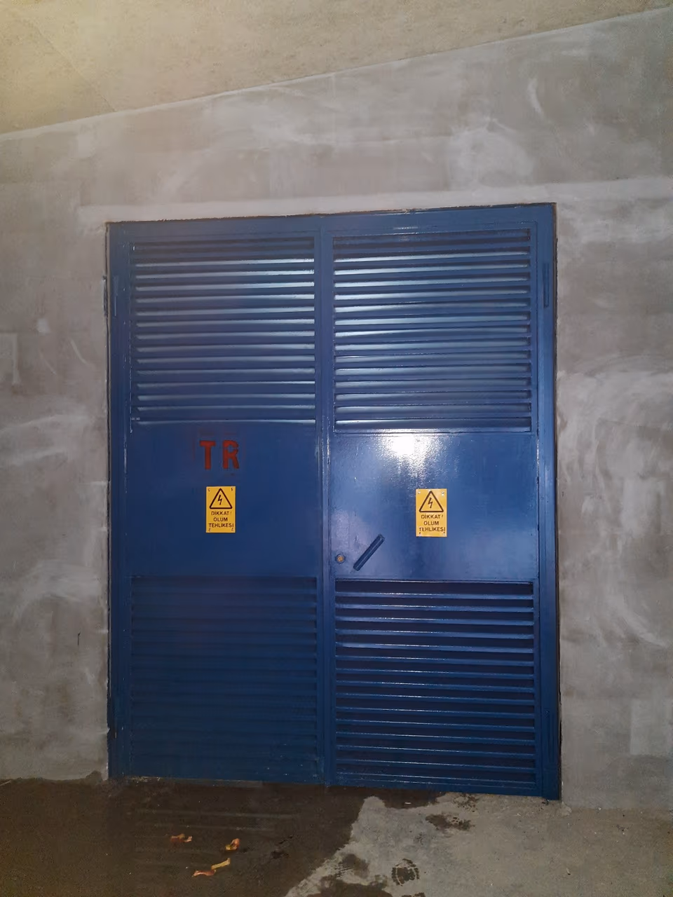 Havalandırma panelli metal teknik hacim kapısı