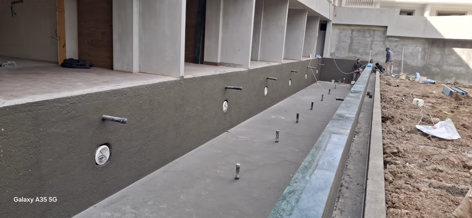 Yapım aşamasında havuz duvarı bağlantı noktaları