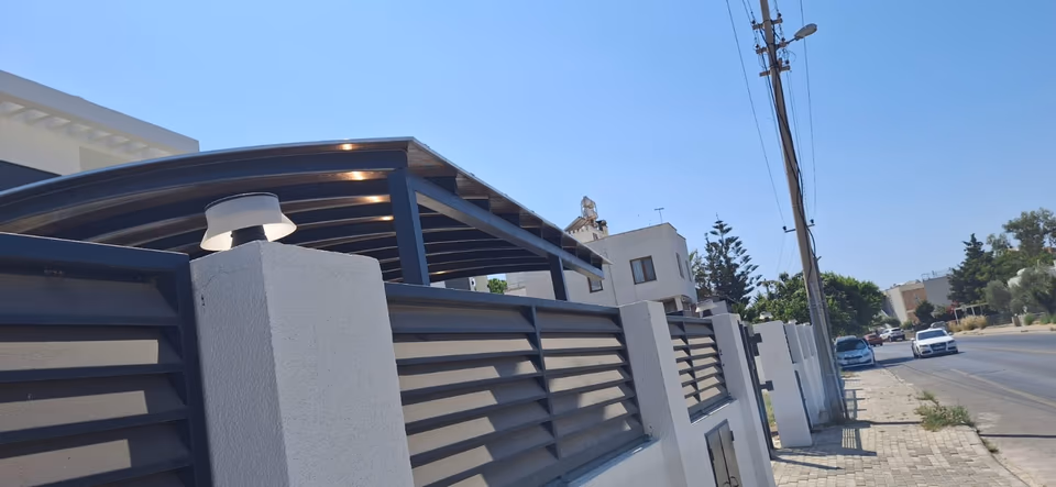 Otopark çatısında kavisli kiriş bağlantısı
