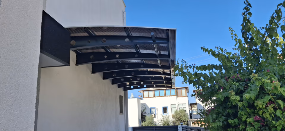 Metal sundurmanın cepheyle birleşimi